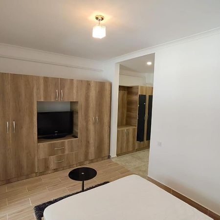 Militari Studio Roşu Buitenkant foto